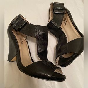 Mea Shadow black leather open toe t strap wedge sandals size 8 studs studded